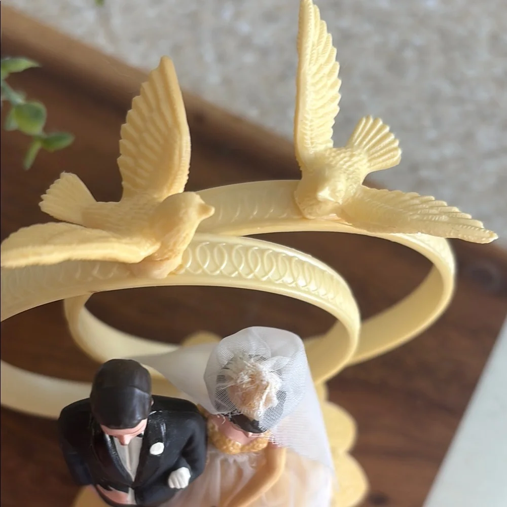 Vintage 1940’s/1950’s Elegant Wedding Cake Topper with Doves